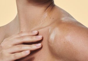 Clarins za zaštitu kože od sunca uz mladoliki izgled kože