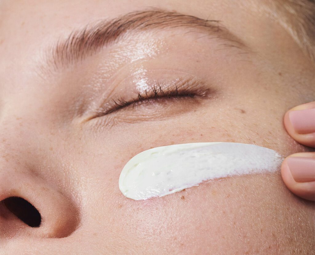 Clarins za zaštitu kože od sunca uz mladoliki izgled kože