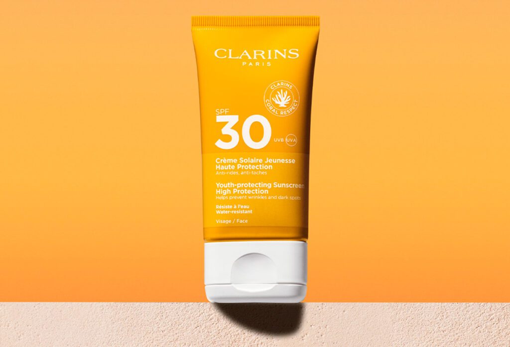 Clarins za zaštitu kože od sunca uz mladoliki izgled kože