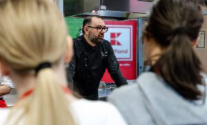Škola kuhanja za štićenike doma